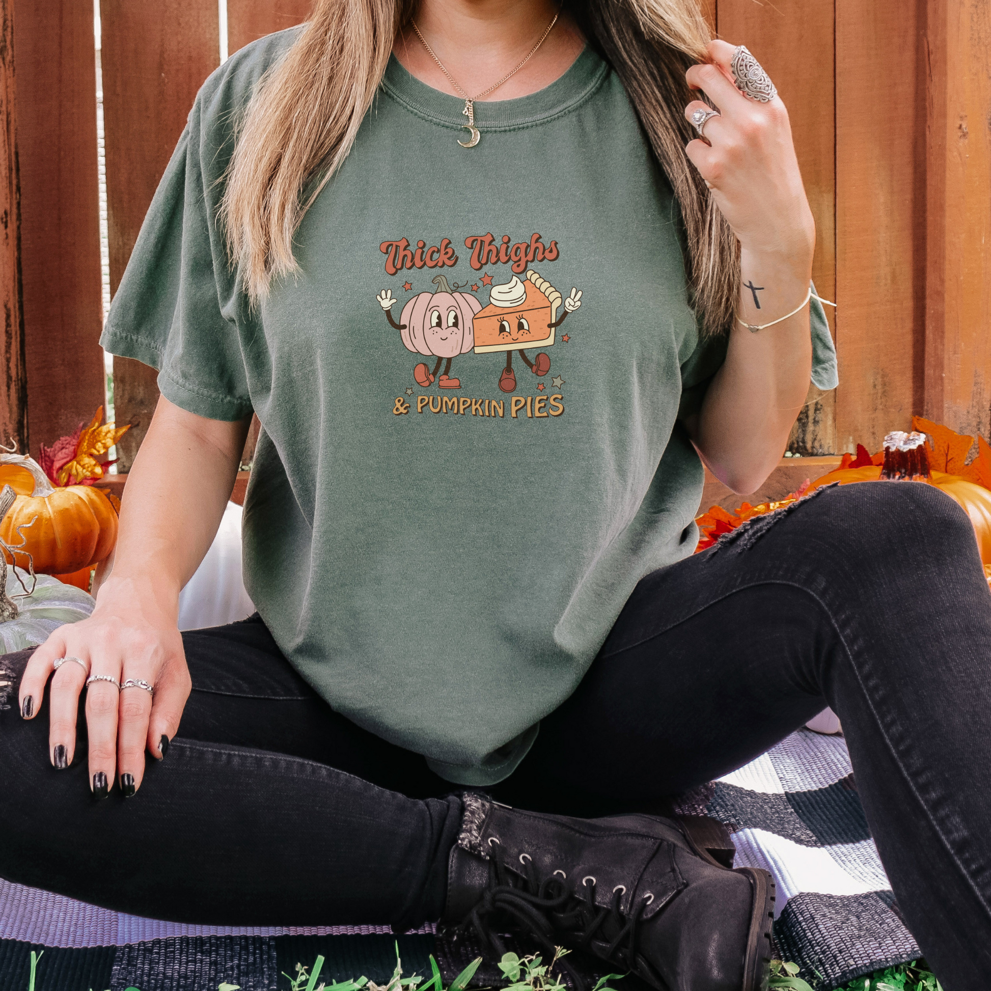 Thick Thighs & Pumpkin Pies Tee T-Shirt Moss S 