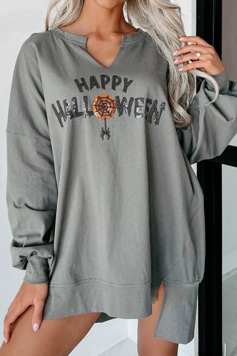 A Creepy Crawly Halloween Sweatshirt  Gray XL 