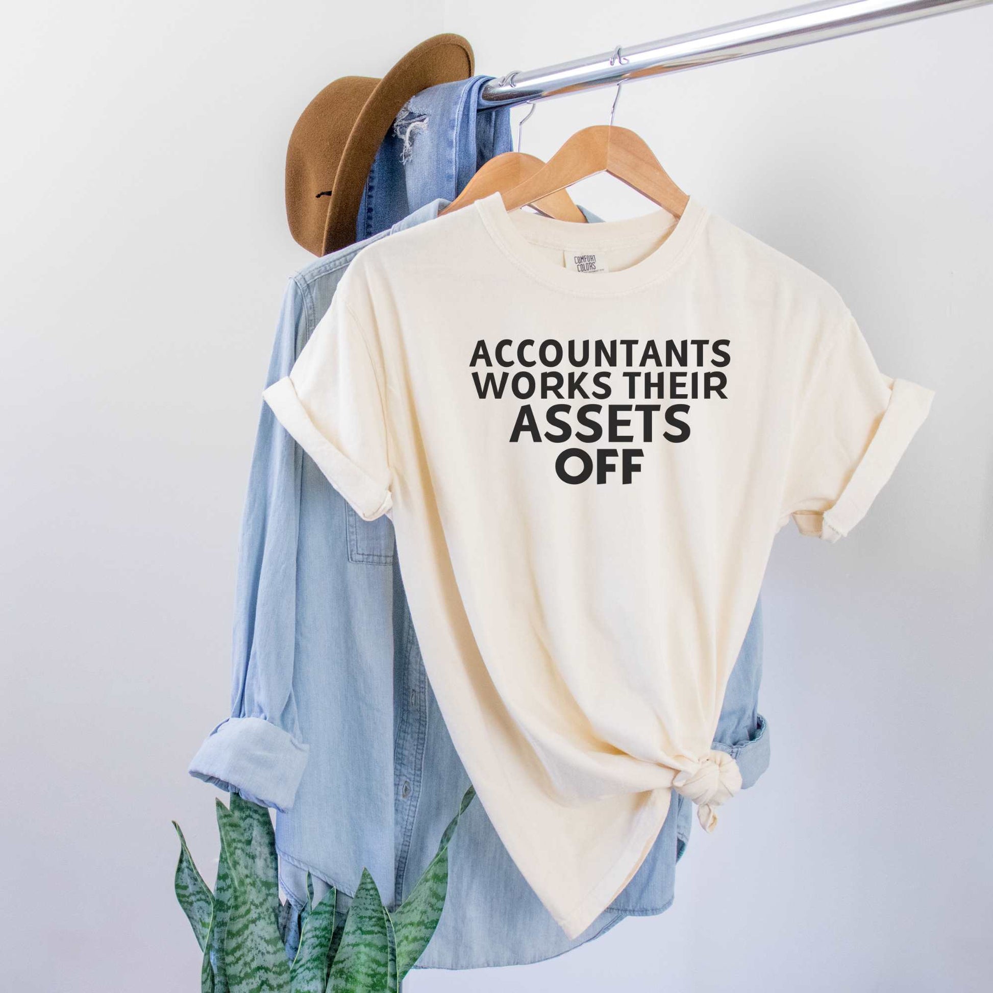 Accountants Work Their Assets Off Tee T-Shirt Ivory S 