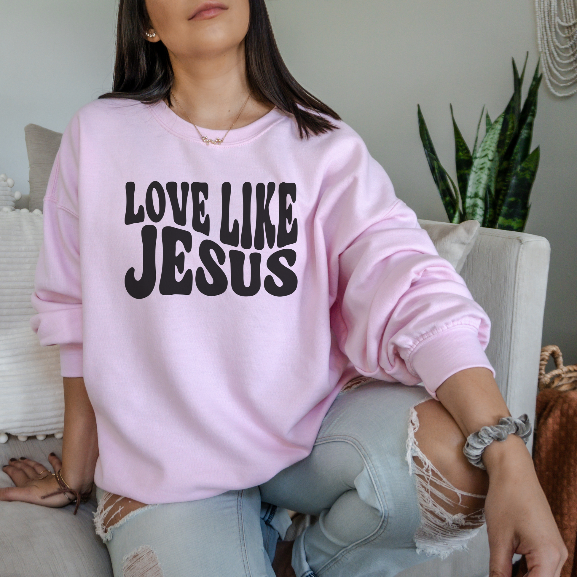 Love Like Jesus Sweatshirt Sweatshirt S Light Pink 